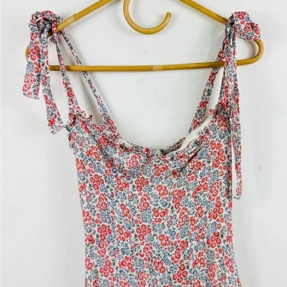 Reformation Nikita Floral Midi
Ruffle dress NWT - Picture 4 of 12